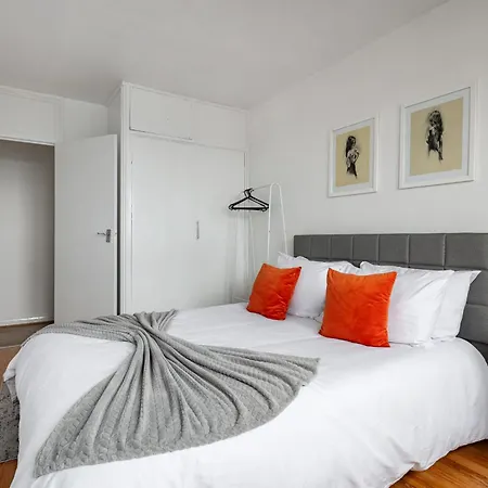 Stylish 2-Bed Retreat Steps From Emirates Stadium London Exterior photo