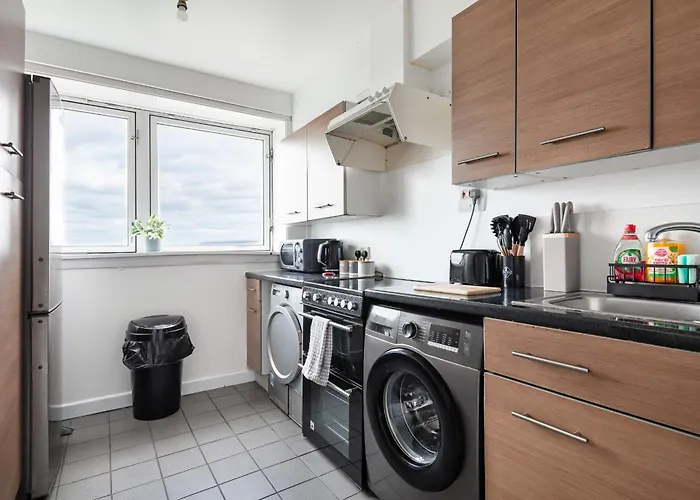 Stylish 2-Bed Retreat Steps From Emirates Stadium