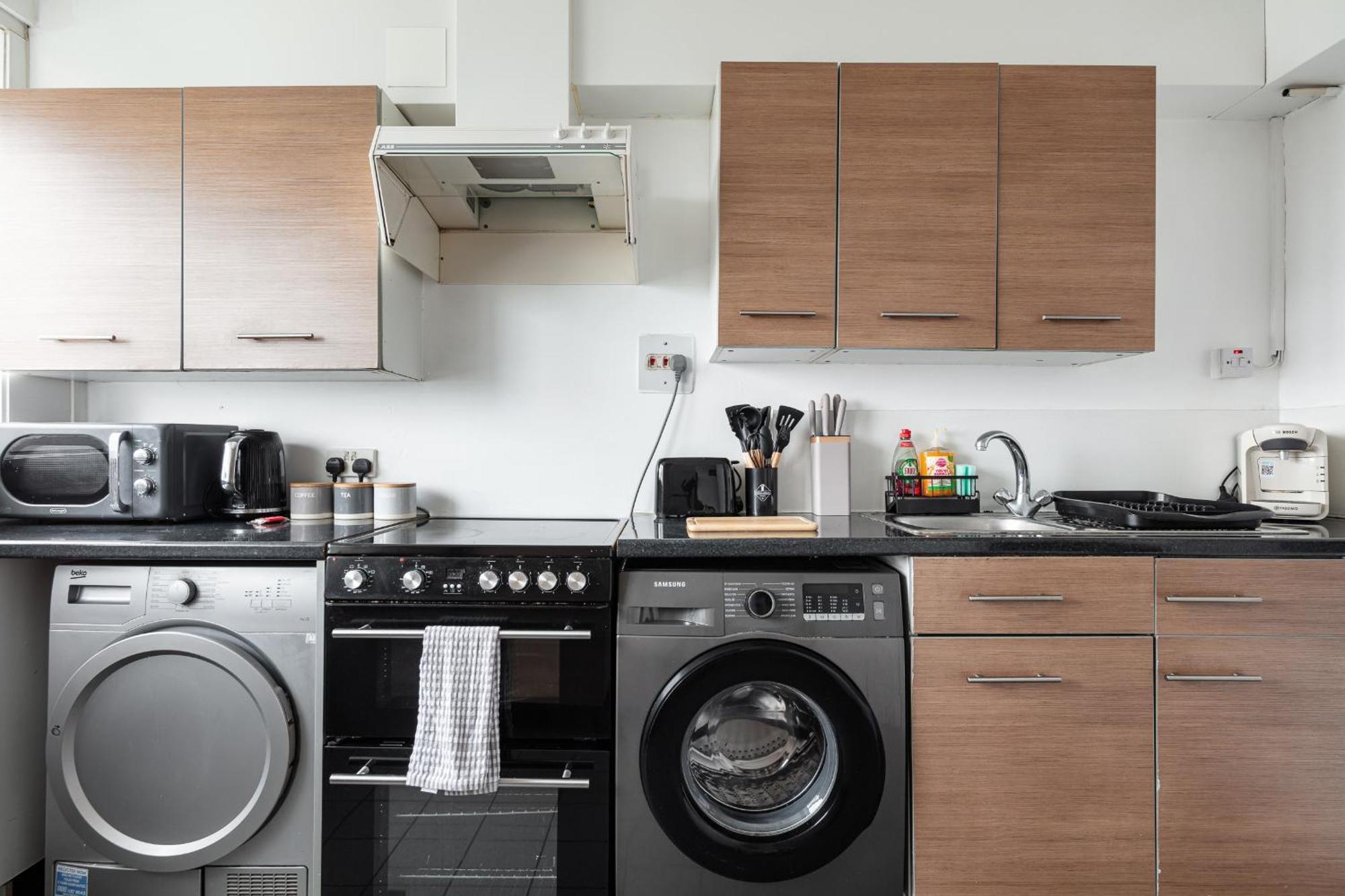 Stylish 2-bed Retreat Steps From Emirates Stadium * Londra