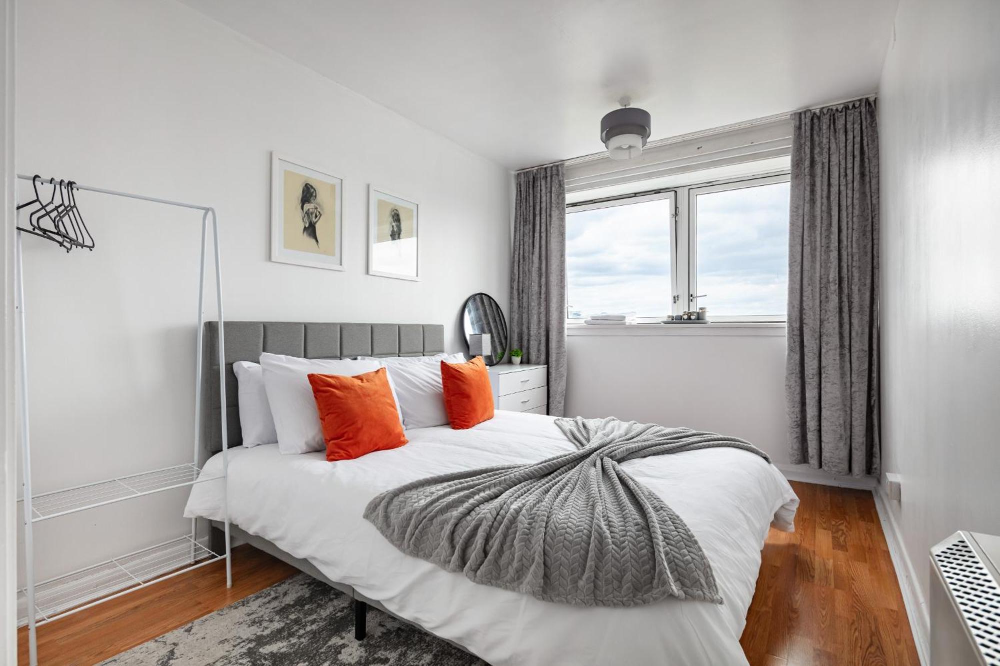 Stylish 2-bed Retreat Steps From Emirates Stadium Londra