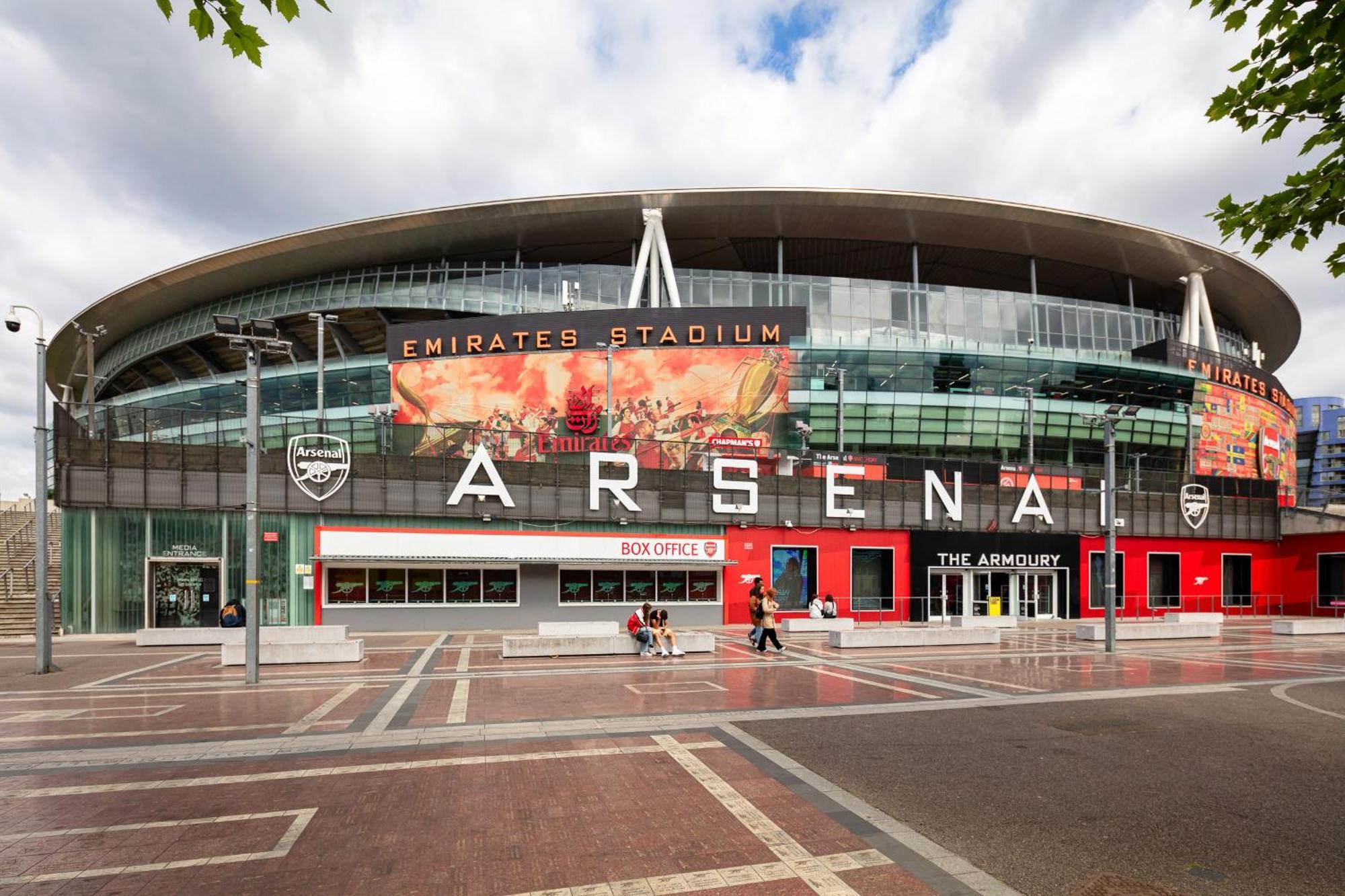Stylish 2-bed Retreat Steps From Emirates Stadium Londra
