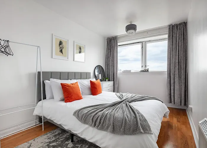 Stylish 2-Bed Retreat Steps From Emirates Stadium